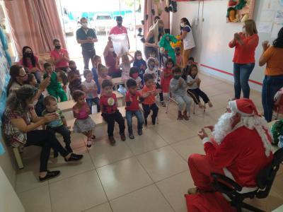 NÃºcleo Feminino Coprossel e CEMEI Sementinha do Saber levam alegria no Natal das CrianÃ§as da Escola